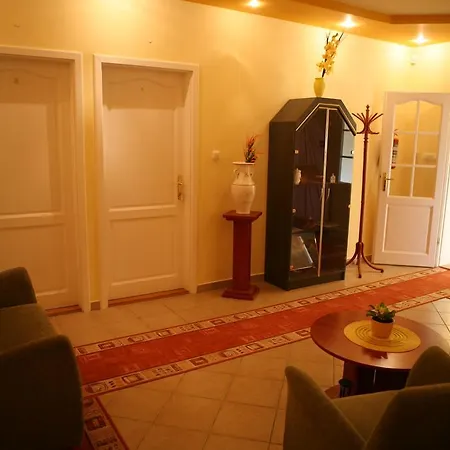 Oda ve Kahvaltı Alexandra Apartman Kalocsa